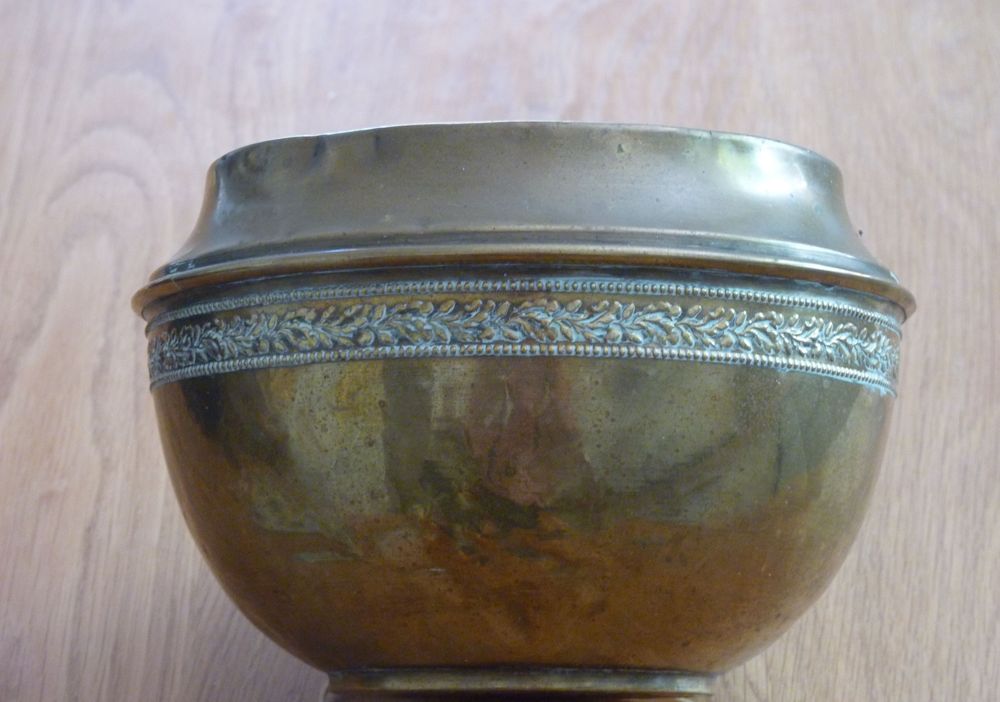 Cache pot laiton. 18 Clermont-l'H�rault (34)