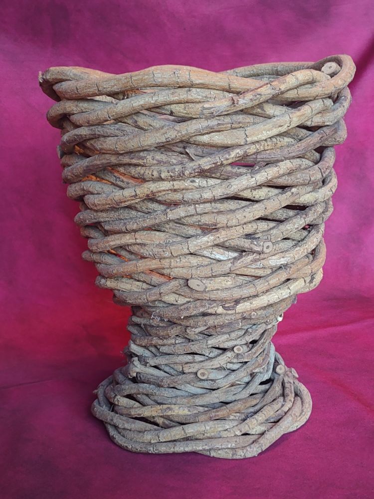 Cache pot M�dicis en bois tress� 25 Avermes (03)