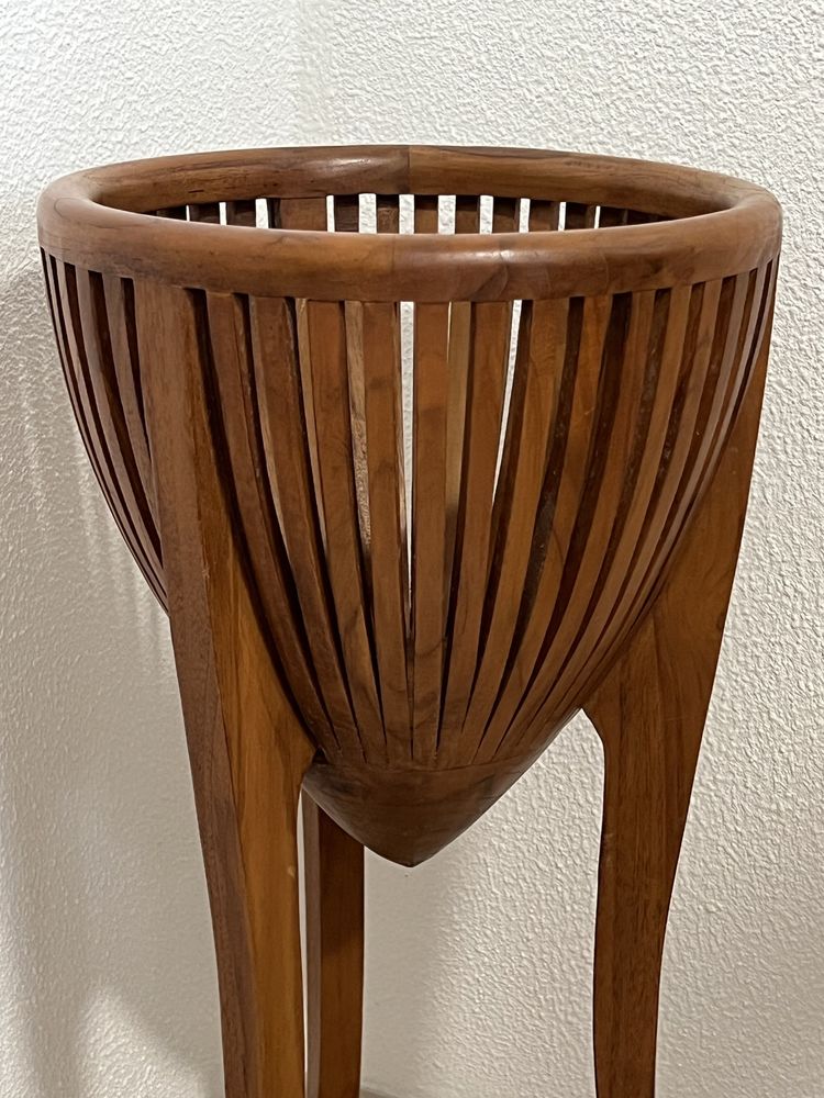 CACHE-POT sur pied, 70 cm de haut, en bois exotique 120 Saint-Denis (97)
