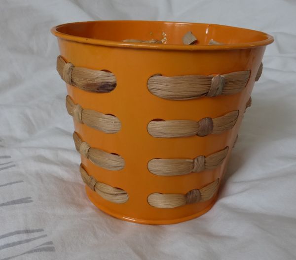 CACHE PLANTE m�tal orang�/rafia 0 Doussard (74)