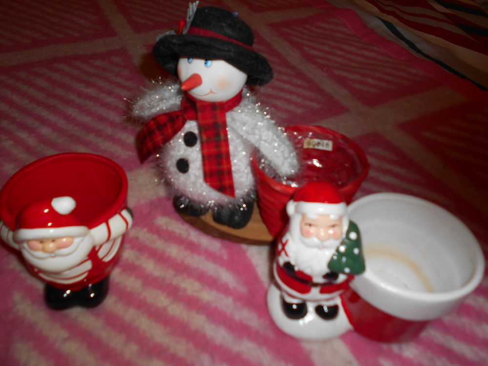 Cache-pots p�re No�l 4 �chenoz-la-M�line (70)