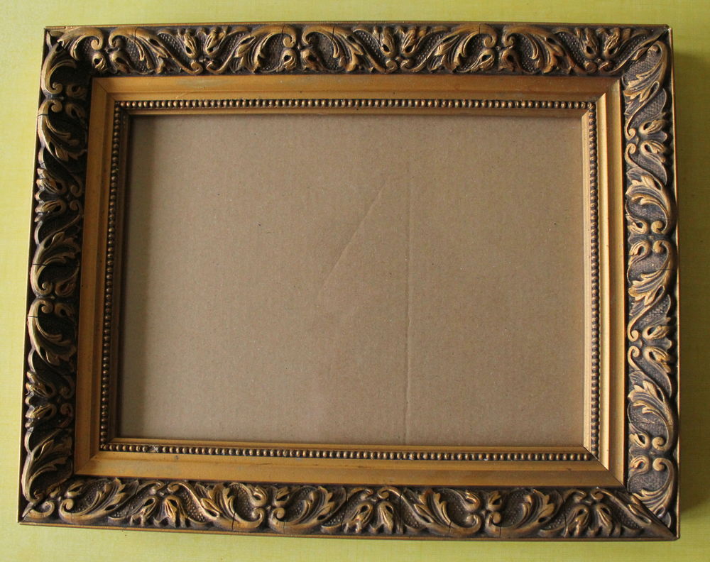 Cadre ancien en bois avec stuc dor� 50 Issy-les-Moulineaux (92)