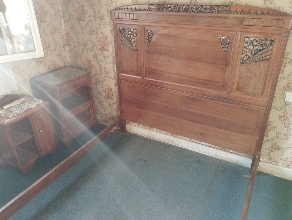 Cadre de lit en bois avec motifs floraux 20 Saint-Denis-en-Val (45)