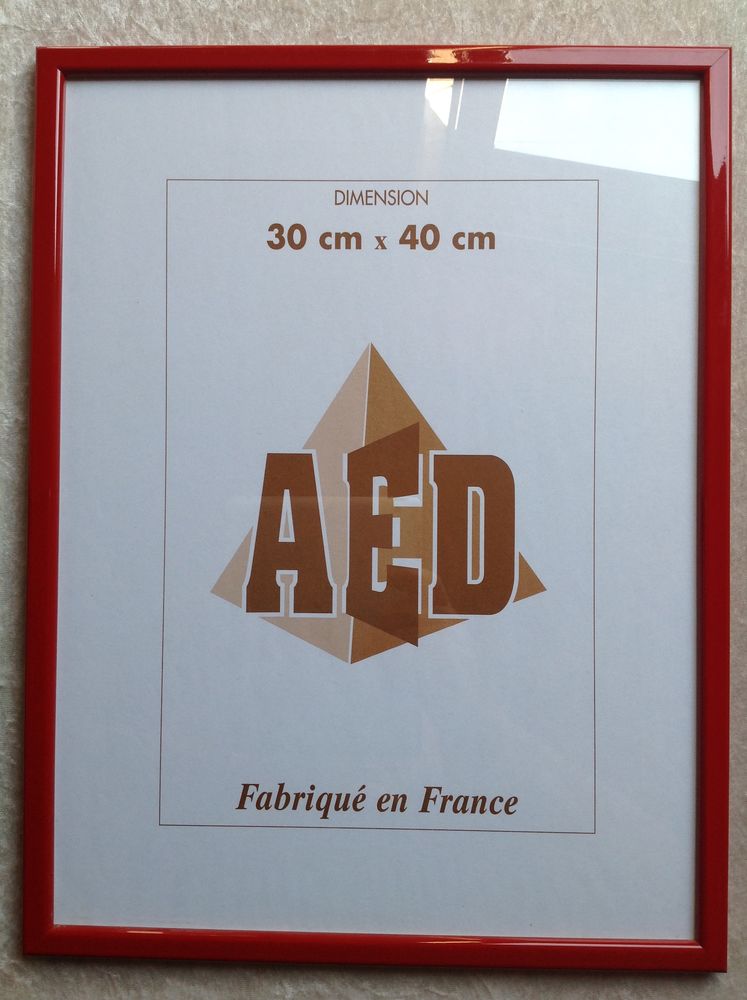 CADRE EN BOIS LAQU� ROUGE 30 x 40 cm Envoi Possible
5 Tr�gunc (29)