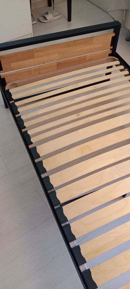 CADRE DE LIT METAL NOIR ET BOIS 1 PERSONNE + SOMMIER 120 Nice (06)