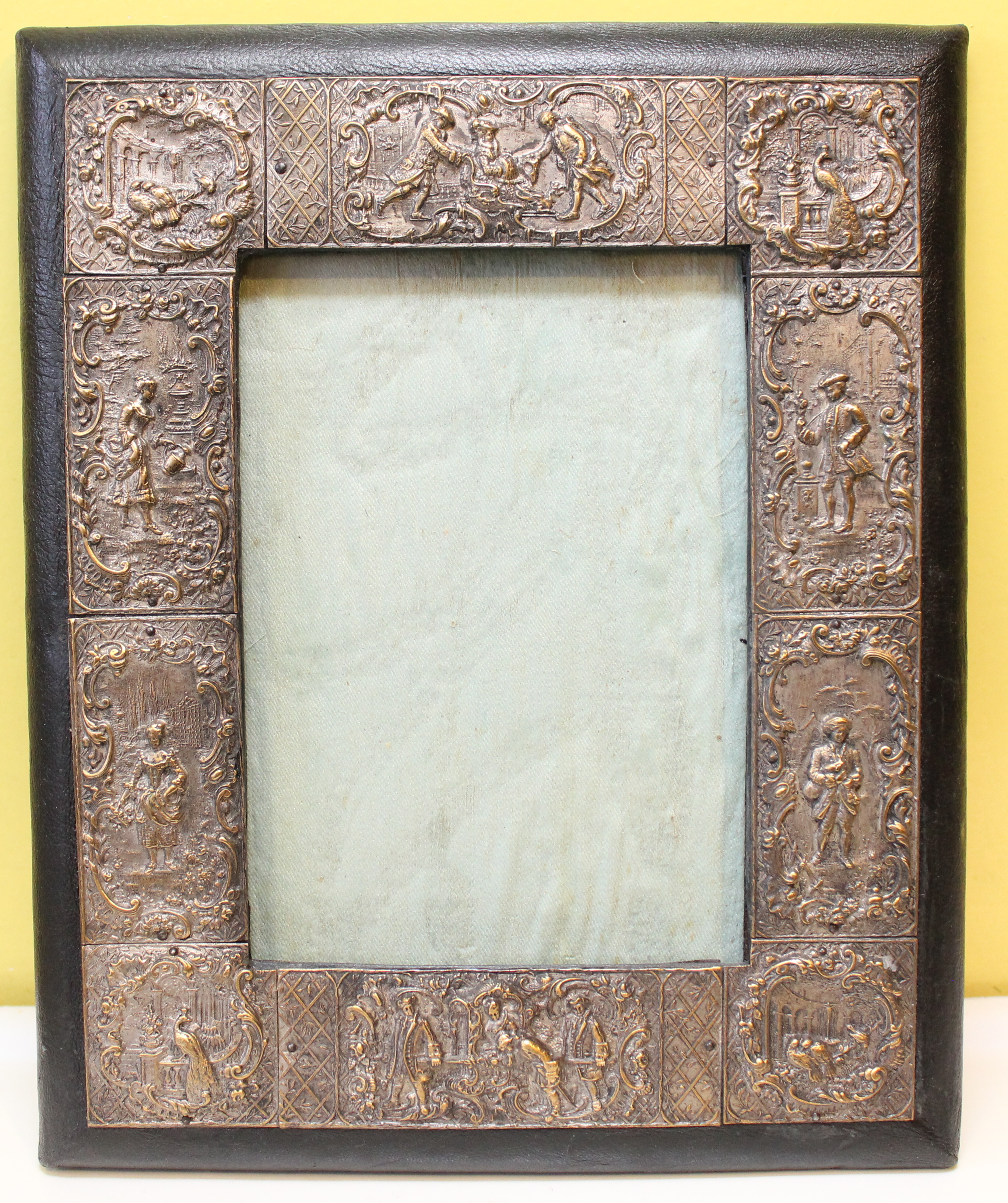 Cadre Napol�on III cuir noir avec plaques laiton argent�es 40 Issy-les-Moulineaux (92)