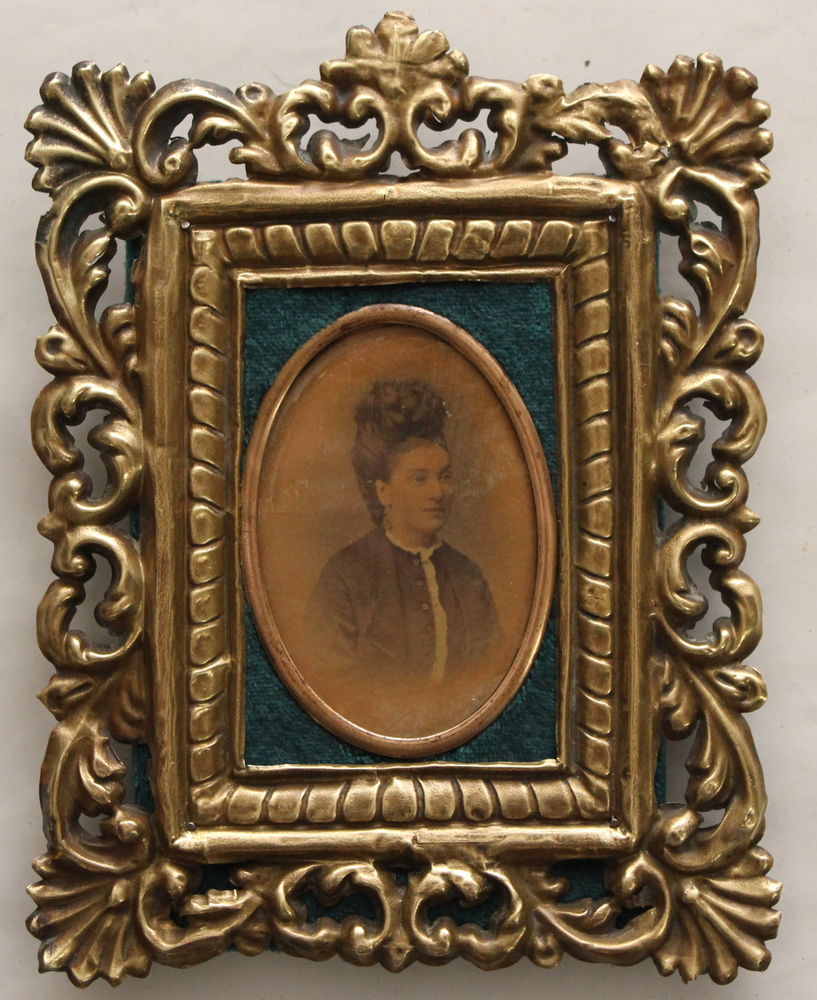 Cadre photo laiton repouss� XIX eme velours vert � poser 35 Issy-les-Moulineaux (92)
