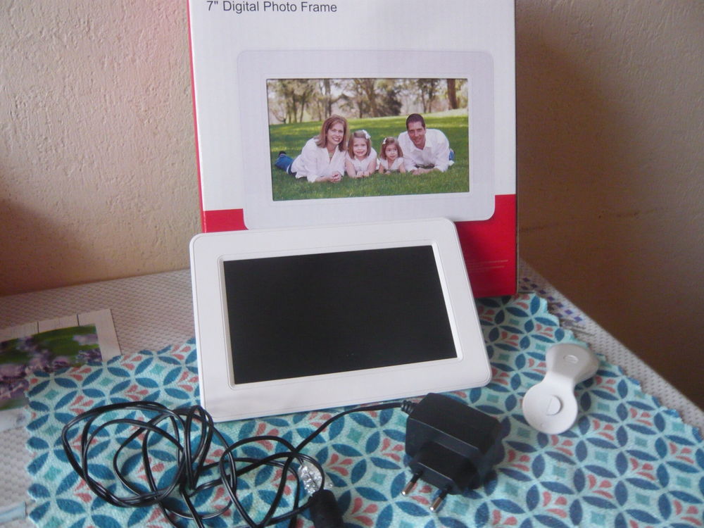 CADRE PHOTO NUMERIQUE 70 Paris 9 (75)