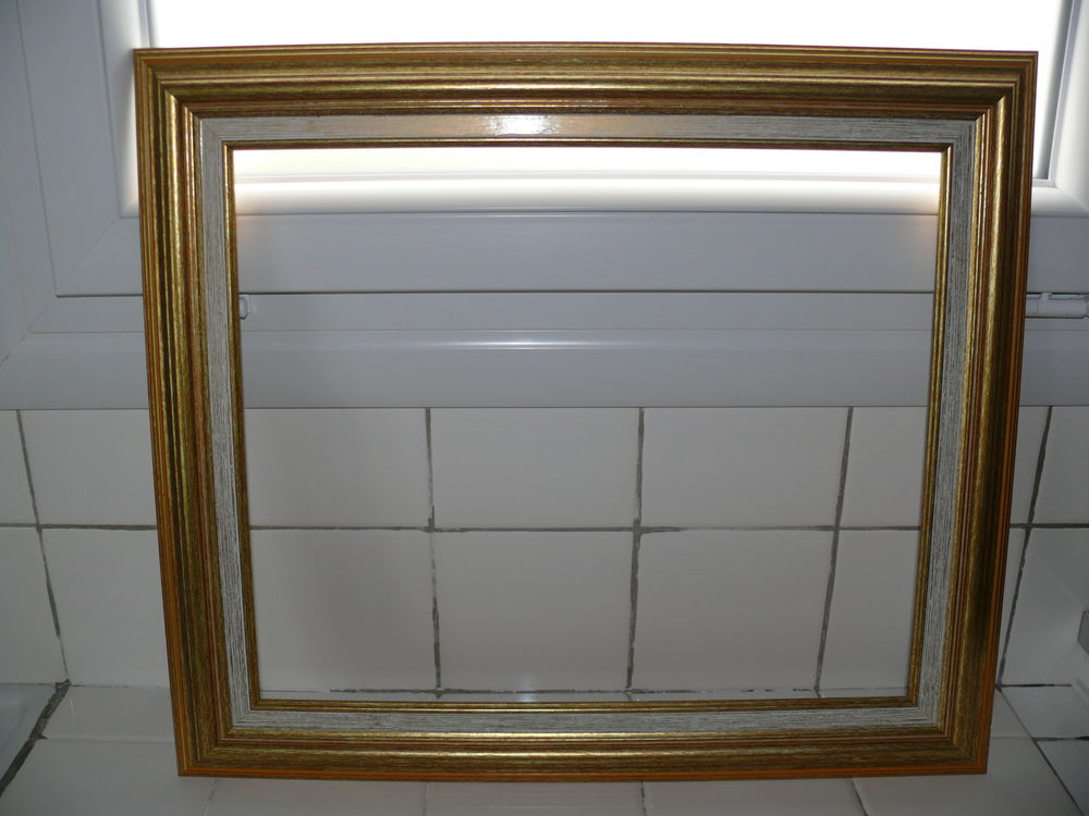 Cadre pour tableau 25 Saintes (17)