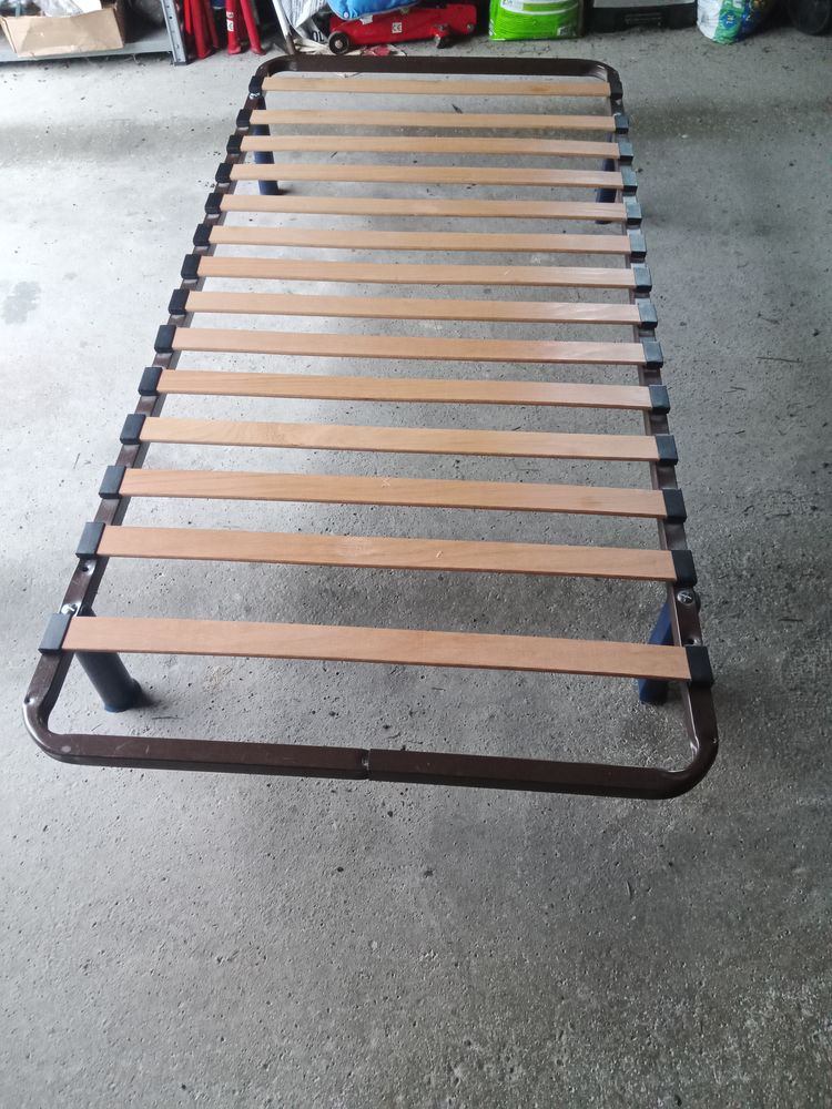 Cadre de lit et son sommier peuvent �tre vendu s�par�ment 40 Saint-Romain-le-Puy (42)