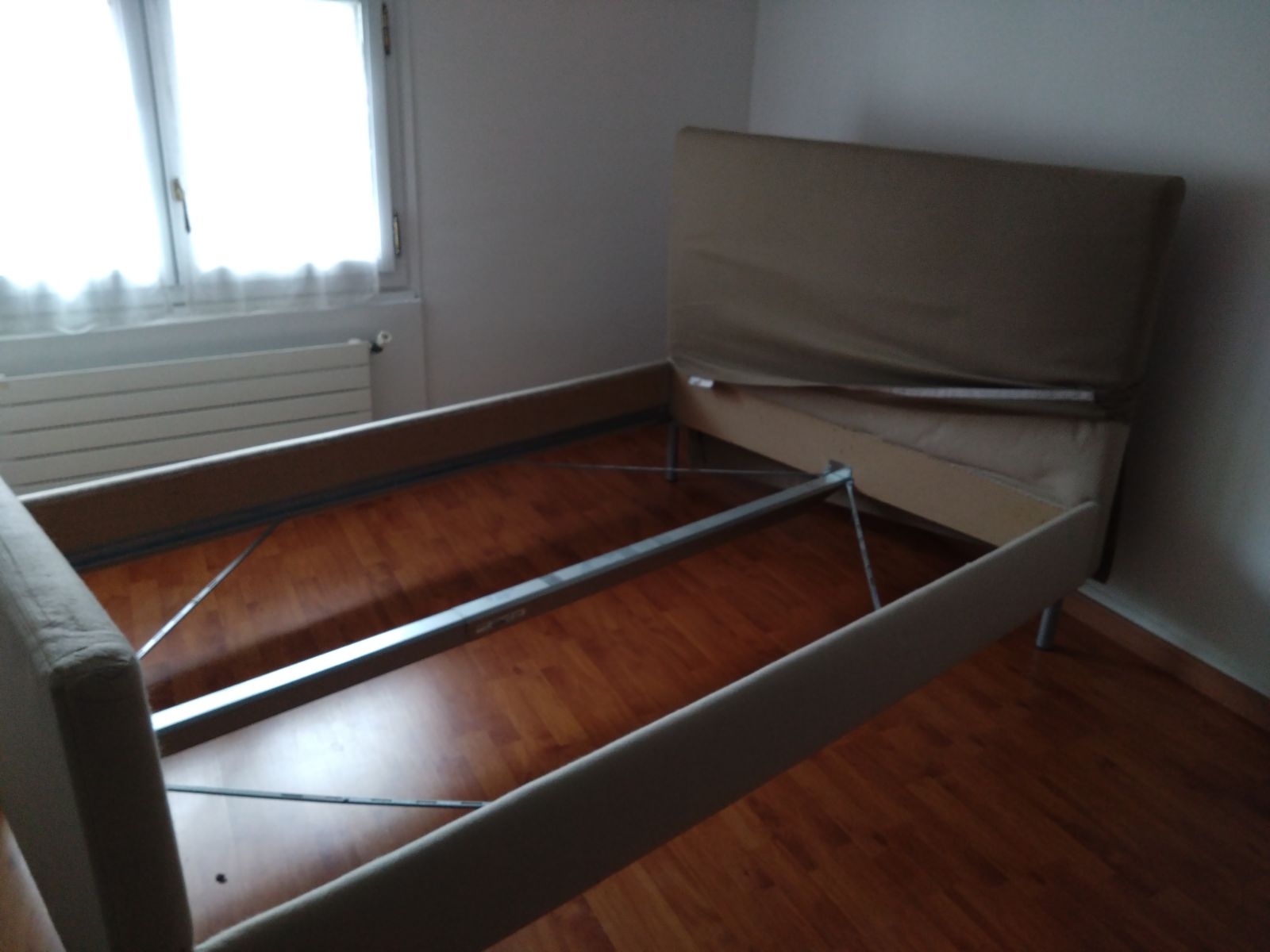 Cadre de lit  140/200 et sommier 100 Bagneaux-sur-Loing (77)