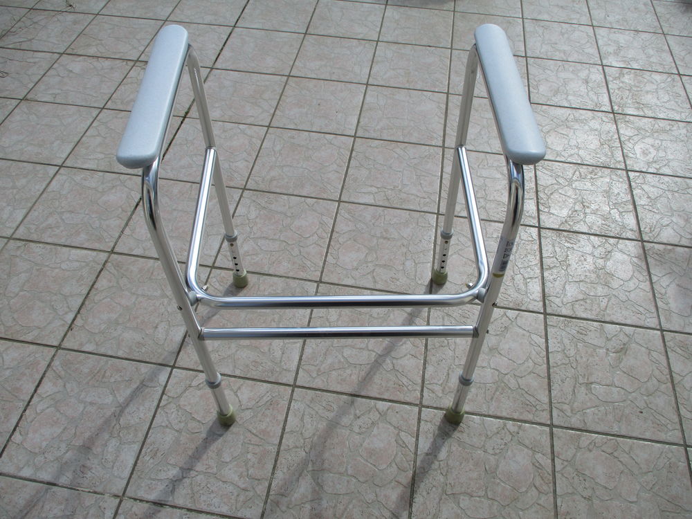 cadre de toilette pour personne �g�e ou � mobilit� r�duite 35 B� (28)