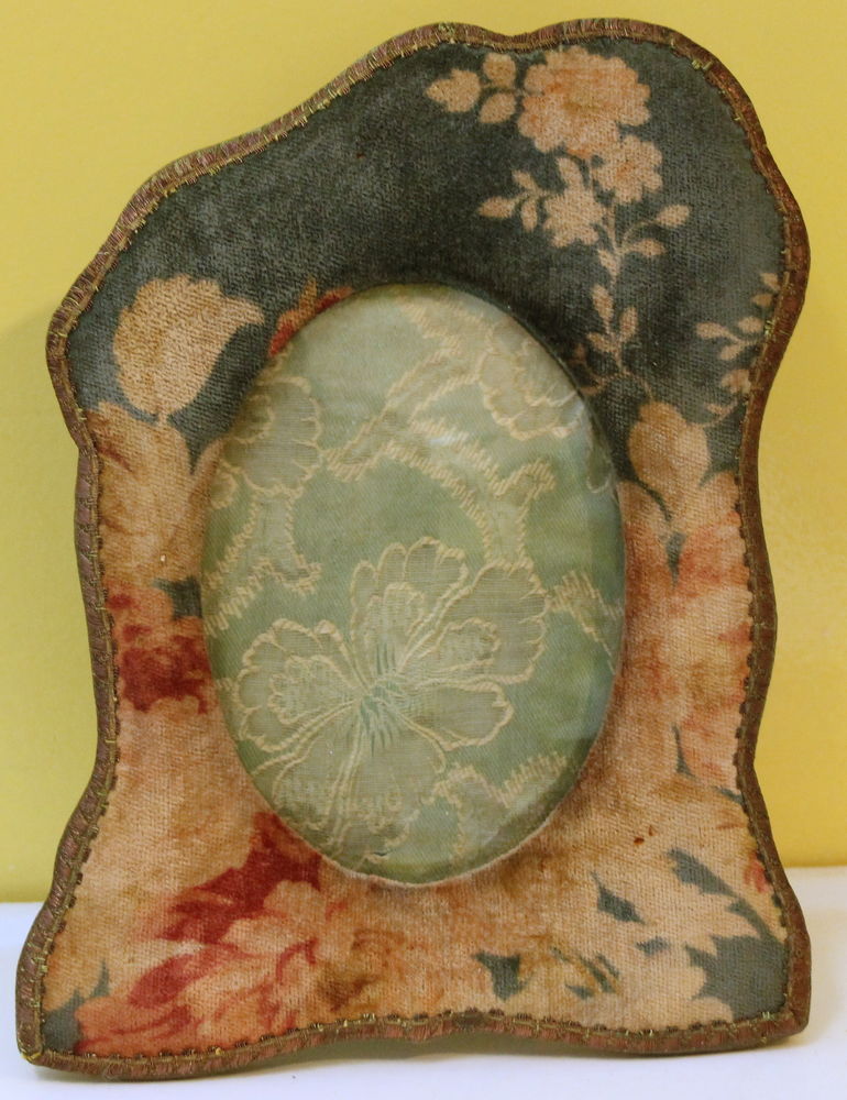 Cadre velours verre bomb� William Whiteley XIX Napol�on III  120 Issy-les-Moulineaux (92)