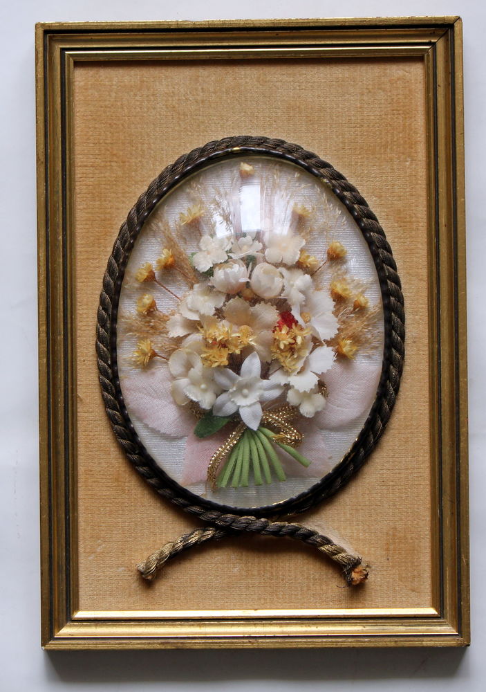 Cadre Verre bombé avec fleurs immortelles et tissu 25 Issy-les-Moulineaux (92)