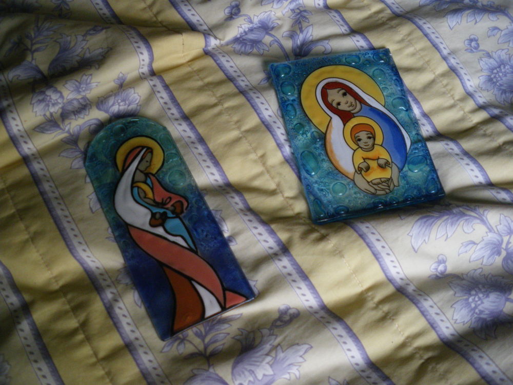 2 cadres style vitrail avec figurines 9 Cal�s (46)