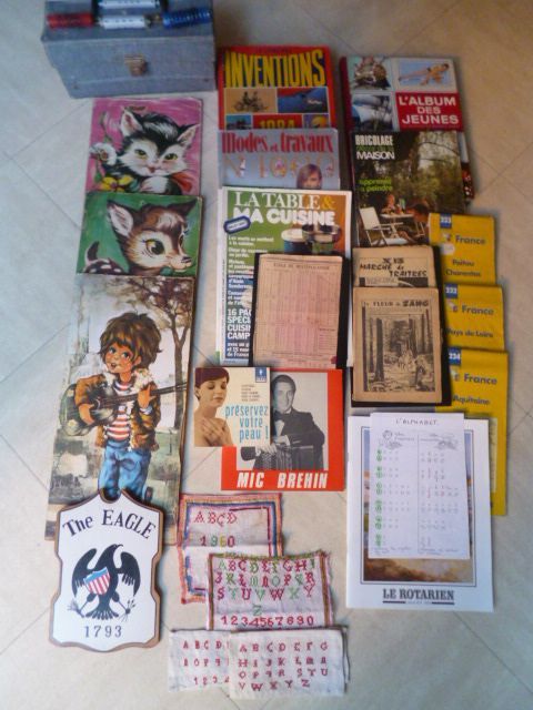 cadres,vinyls et objets souvenirs années 60, 70, .... 4 Martigues (13)
