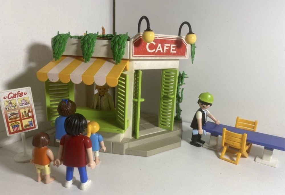 Caf� Playmobil 10 Roquefort-les-Pins (06)