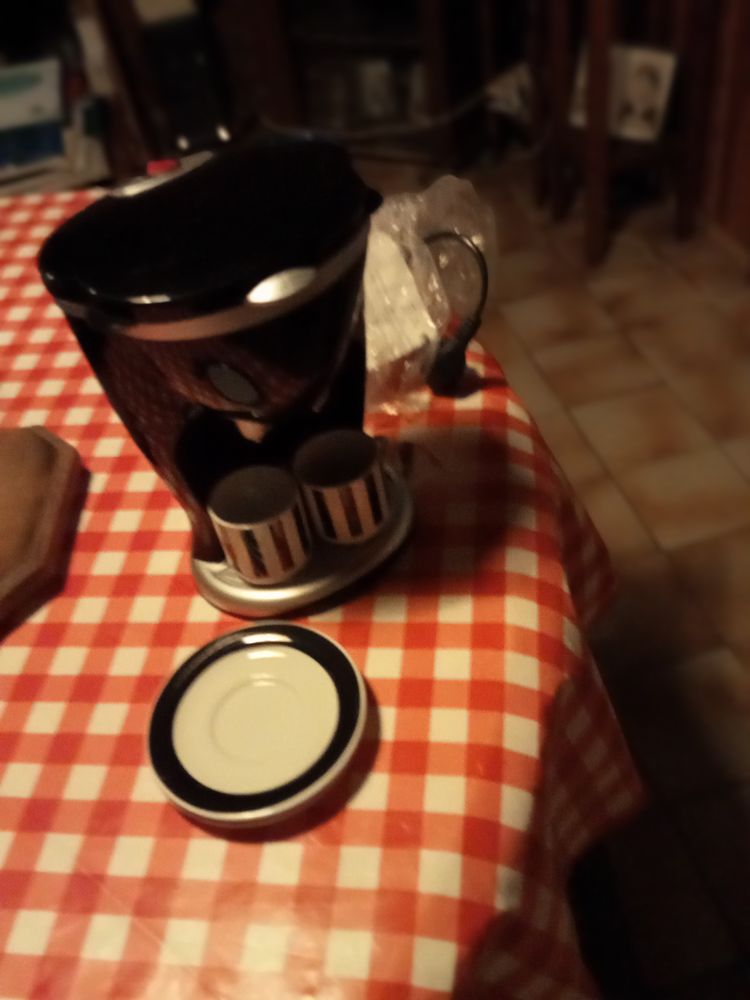 cafeti�re avec set de tasses 5 Pleslin-Trigavou (22)