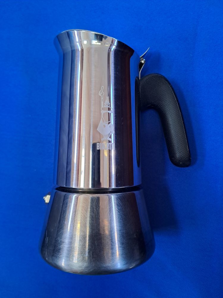 Cafeti�re BIALETTI Inox - 4 � 6 tasses 18 Lattes (34)