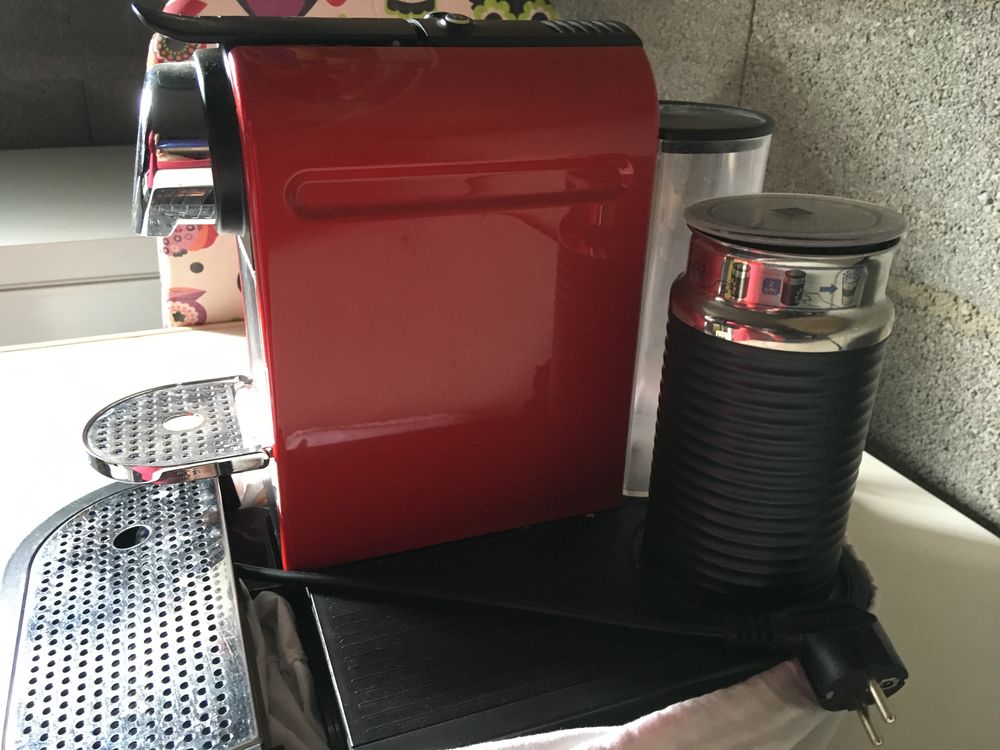 cafeti�re � caf� marque Nespresso avec mousseur pour pi�ce 0 Thionville (57)