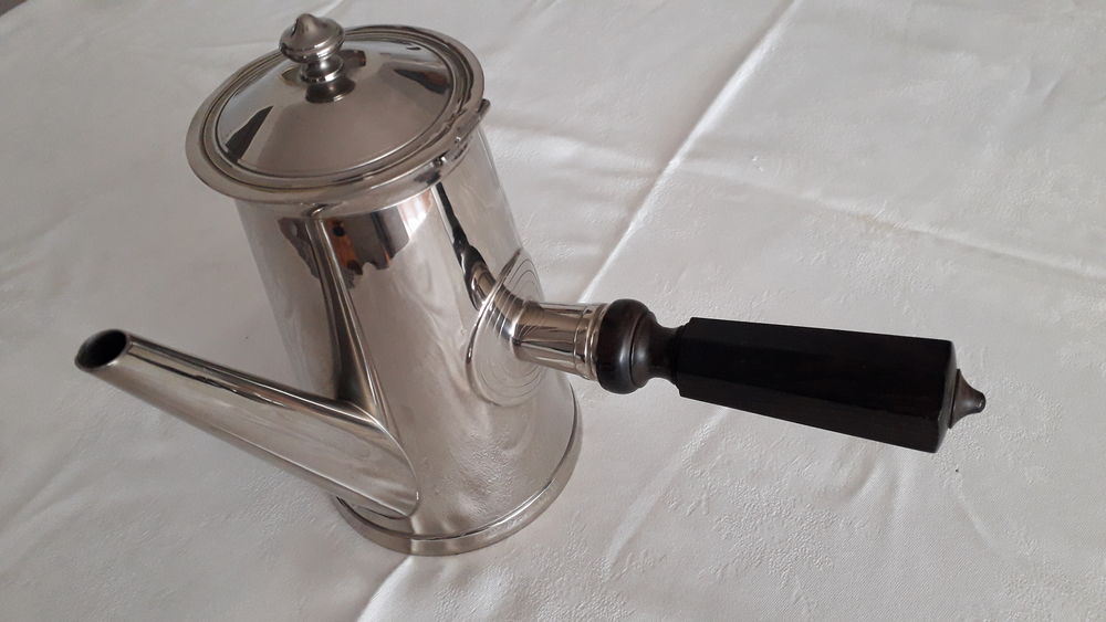 Cafeti�re chocolati�re argenterie de marine
170 Salon-de-Provence (13)