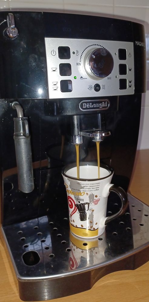 Cafetiere Delonghi Magifica S 250 Saint-Laurent-du-Var (06)