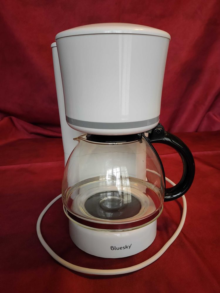 Cafeti�re �lectrique blanche 13 Avermes (03)