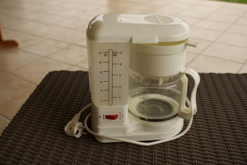 Cafetiere electrique 10 Villebois (01)