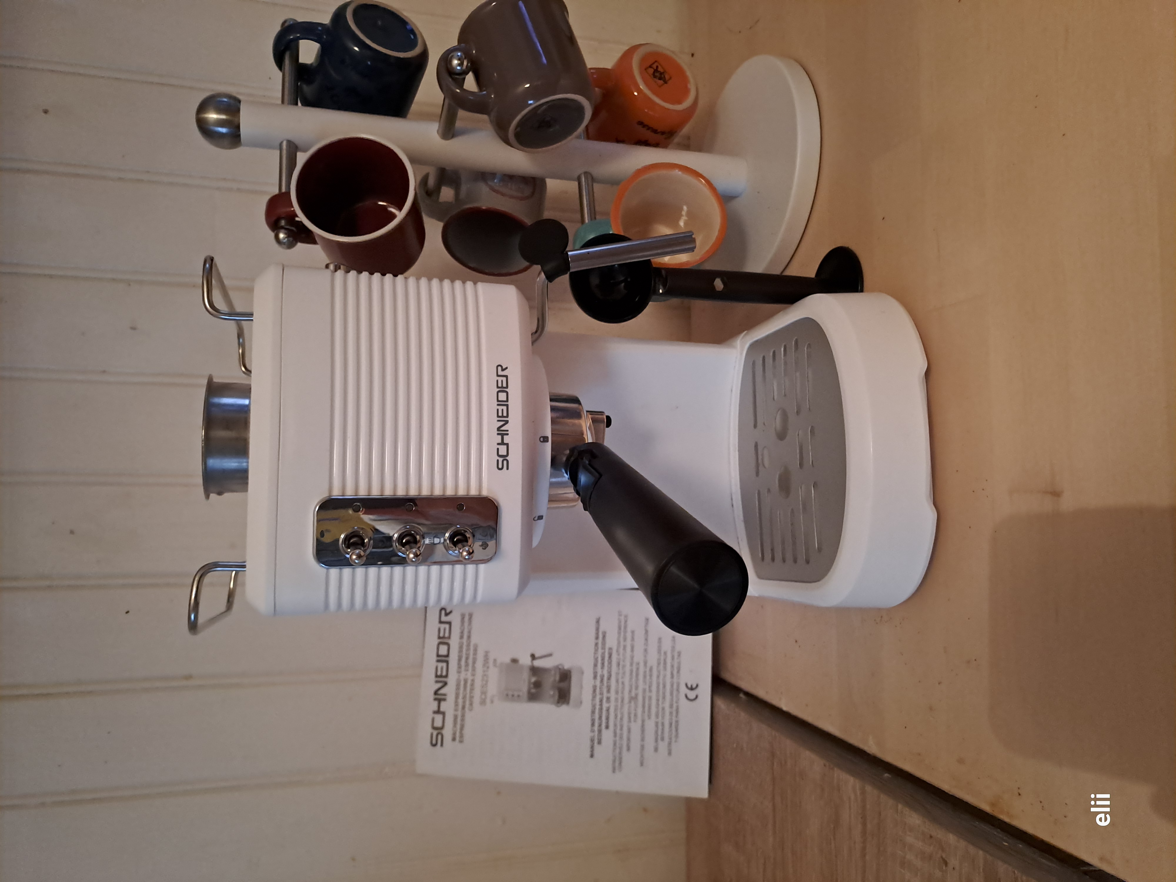 Cafeti�re expresso  manuelle avec 6 tasses sur support 89 Creutzwald (57)