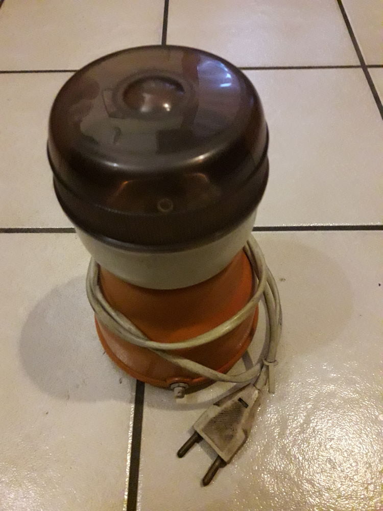 CAFETIERE A GRAIN BROYEUR . 10 Fr�vent (62)