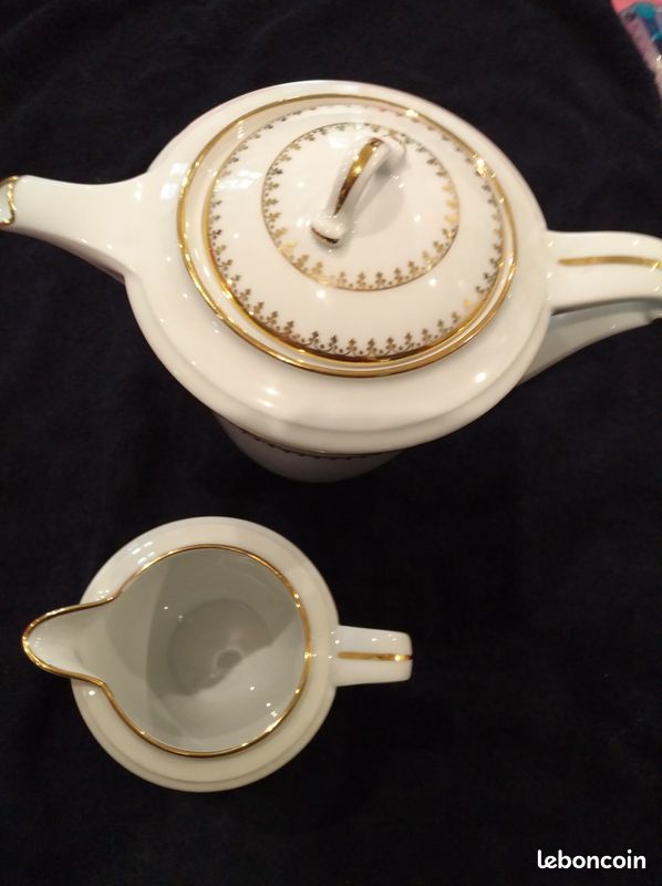 Cafeti�re, pot � lait porcelaine de Limoges estampill�s U.C 0 �pinal (88)