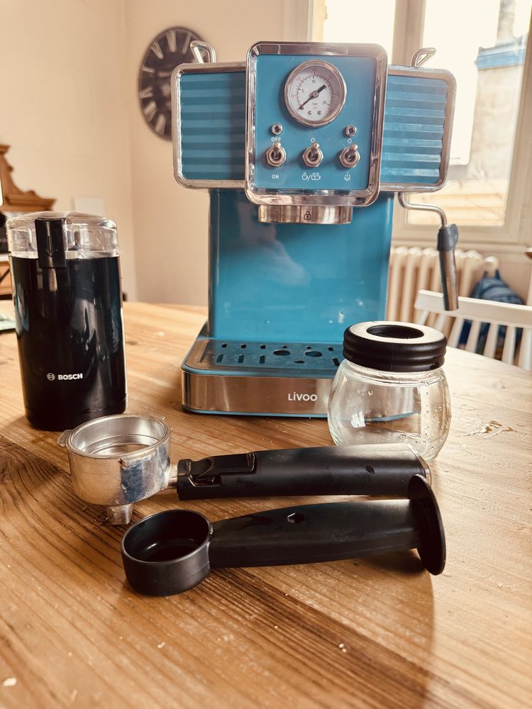 Cafeti�re Livoo + broyeur graines de caf� bosch + accessoire 35 Angers (49)