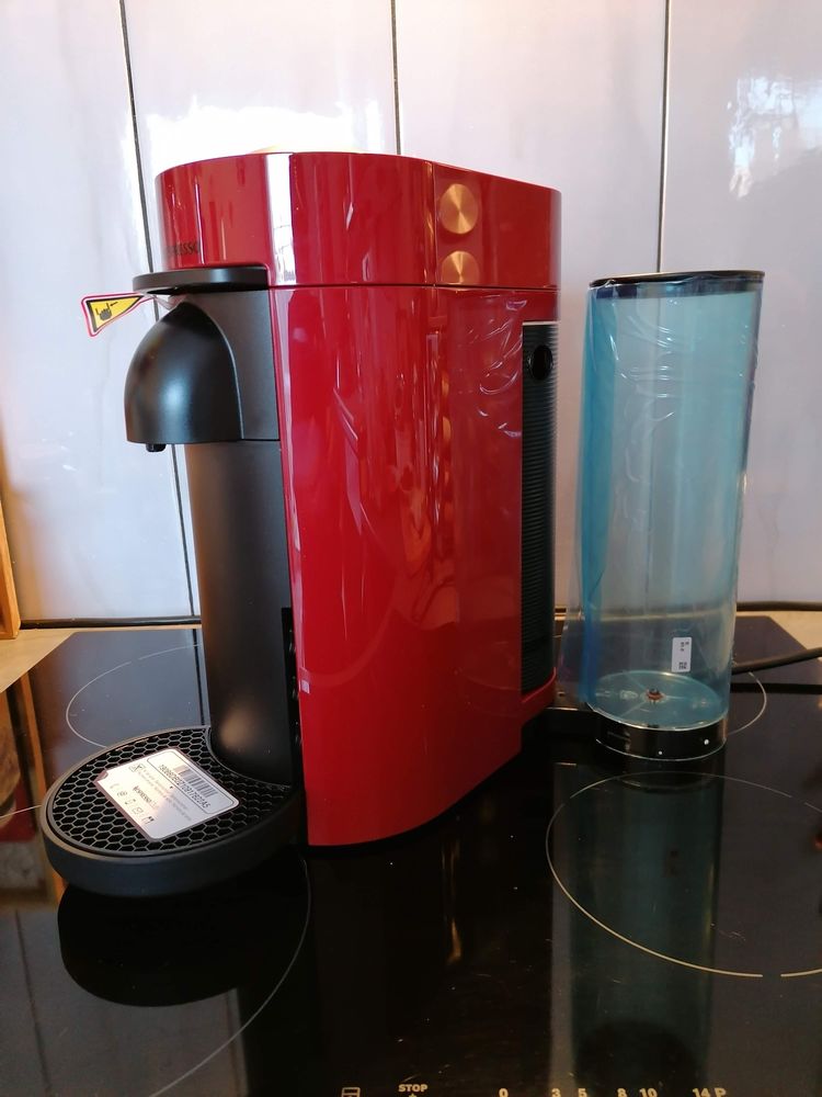 Cafeti�re Nespresso Vertuo rouge neuve 80 St Auban (04)
