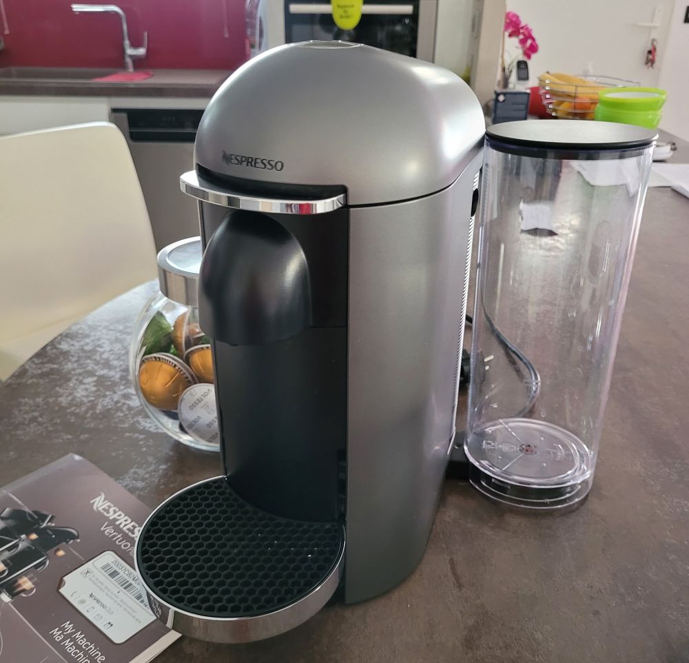 cafeti�re nespresso vertuo et plus de 310 capsules
35 M�ze (34)