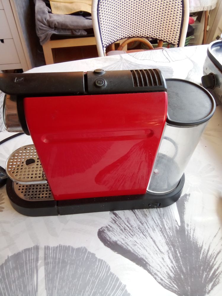 cafeti�re nespresso 50 Bormes-les-Mimosas (83)