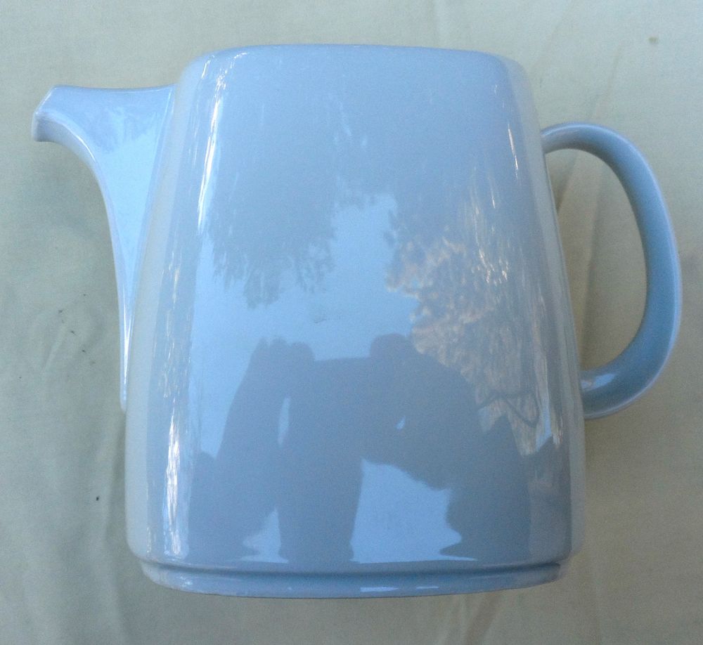 Cafeti�re neuve vintage blanche avec couvercle porcelaine 15 Castries (34)