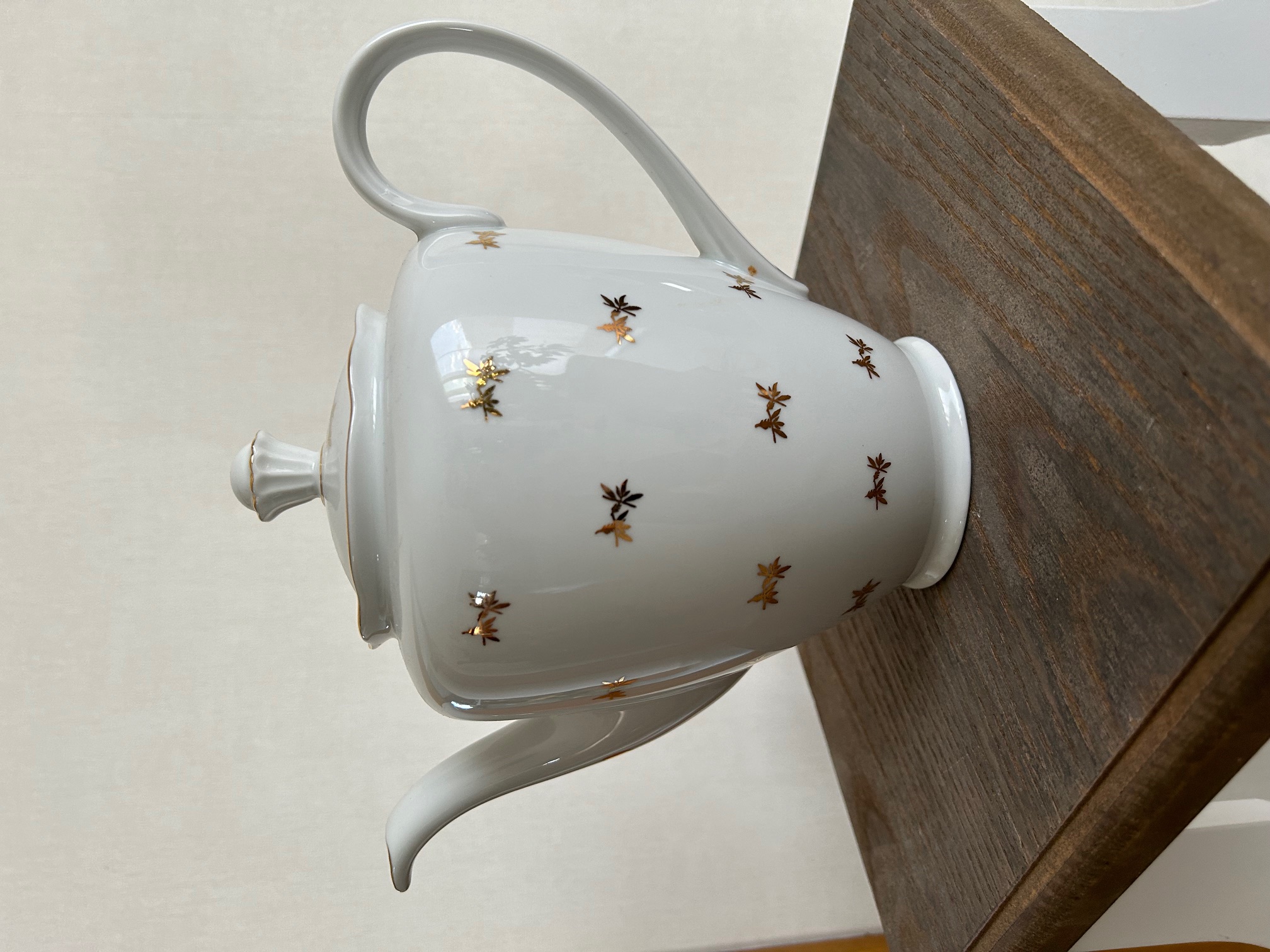 Cafeti�re, porcelaine blanche avec motifs dor�s 15 Blies-Guersviller (57)