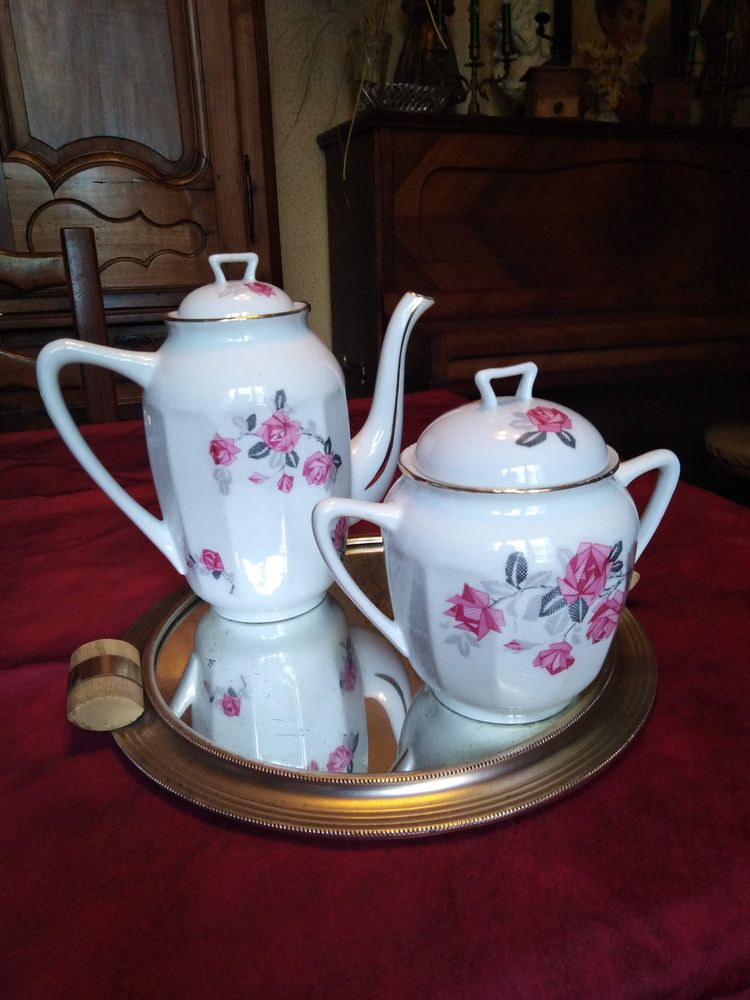 Cafeti�re et sucrier en porcelaine 25 Avermes (03)
