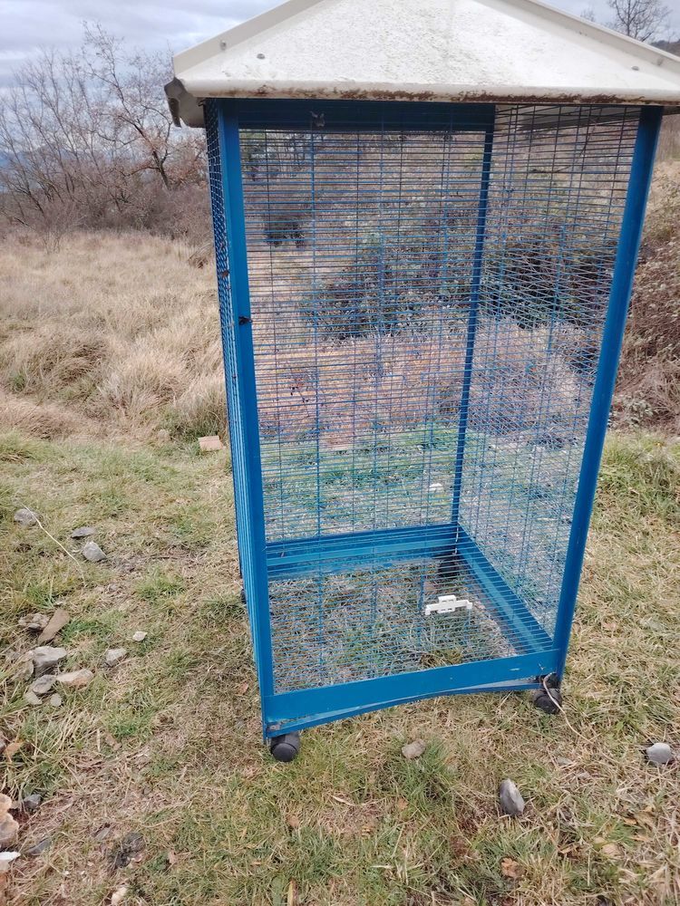 Cage tourelle pour oiseaux 20 Revest-les-Roches (06)