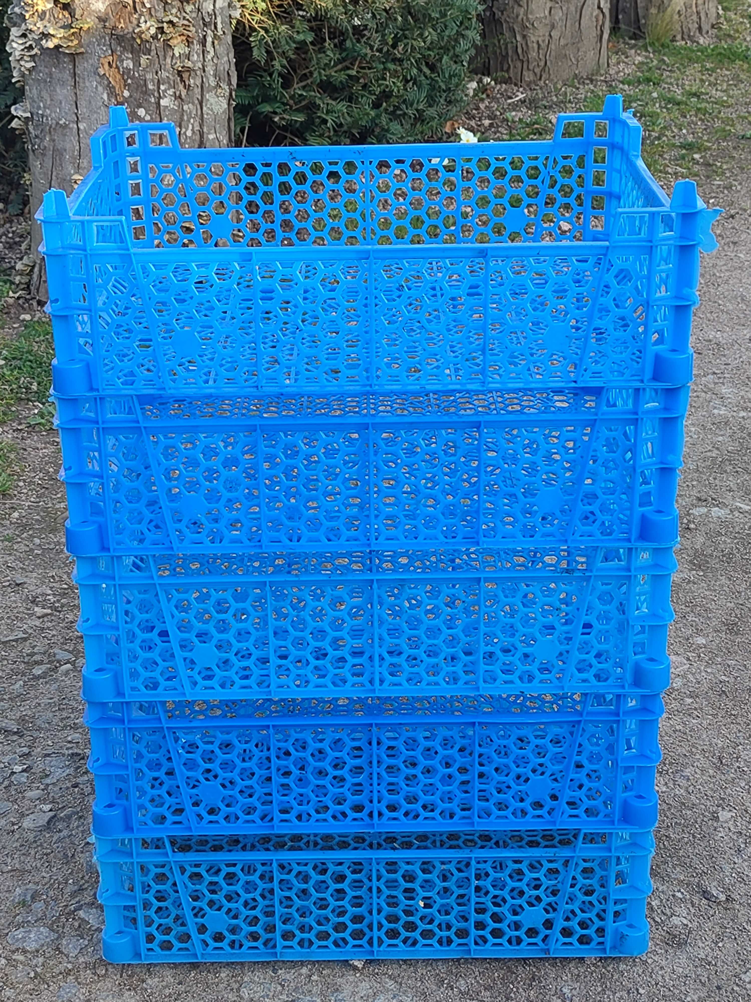 5 cagettes de rangement encastrables en plastique 17 Avermes (03)