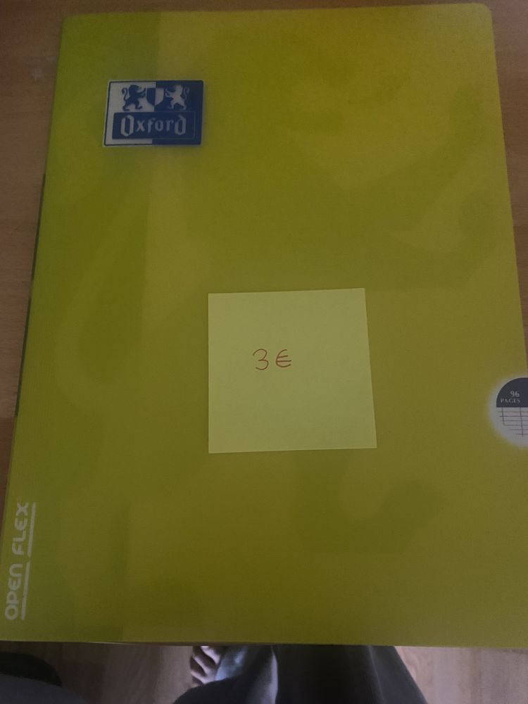 Cahier scolaire jaune de marque Oxford 0 Marly-le-Roi (78)