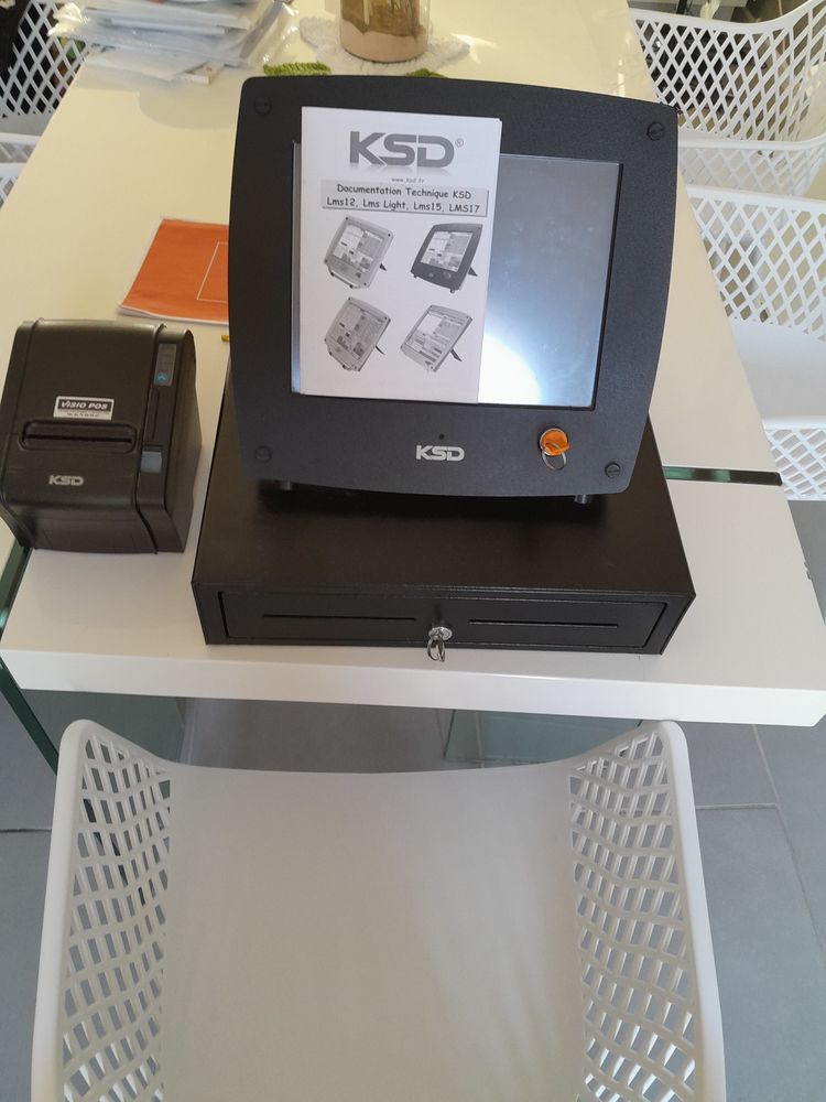 Caisse de commerce 450 Manziat (01)