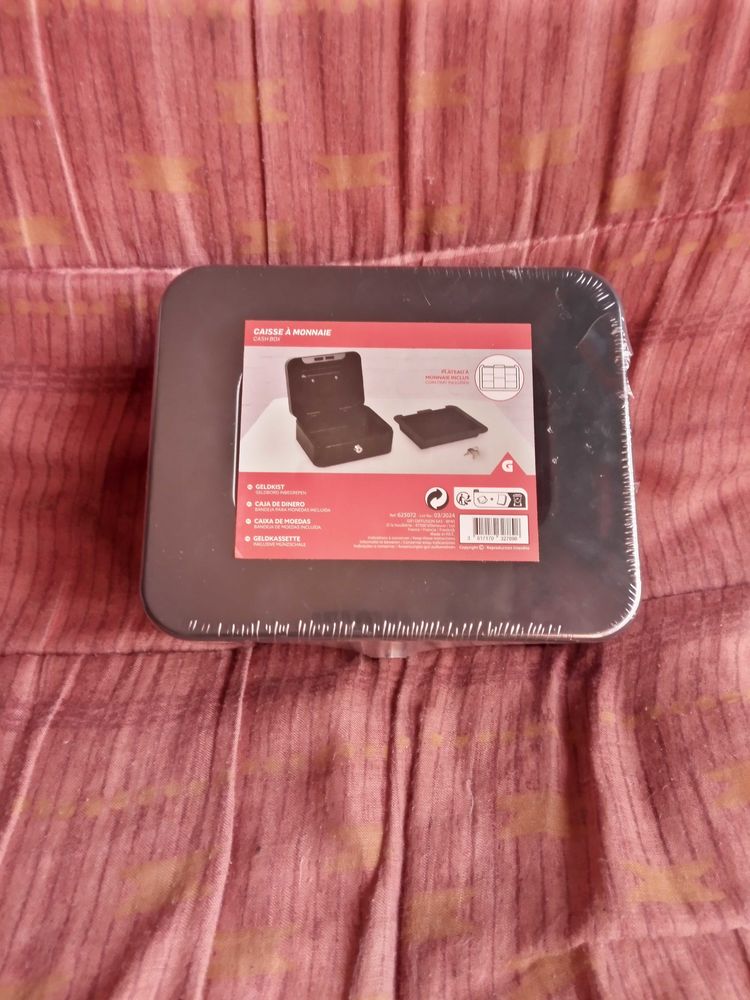 caisse a monnaie m�tal. 10 Les Sables-d'Olonne (85)