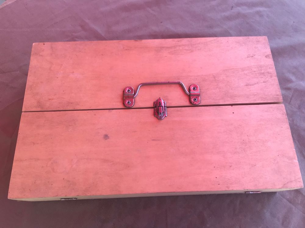 Caisse � outils en bois blanc 15 Mottier (38)