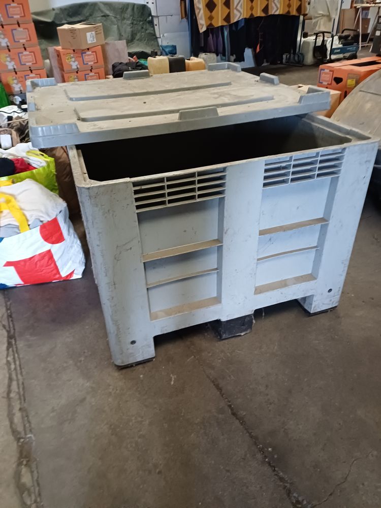 CAISSE PALETTE grise avec couvercle 1200 x 1000 180 Tours (37)