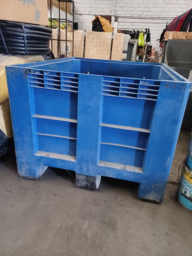 CAISSE PALETTE en poly�thyl�ne 150 Tours (37)