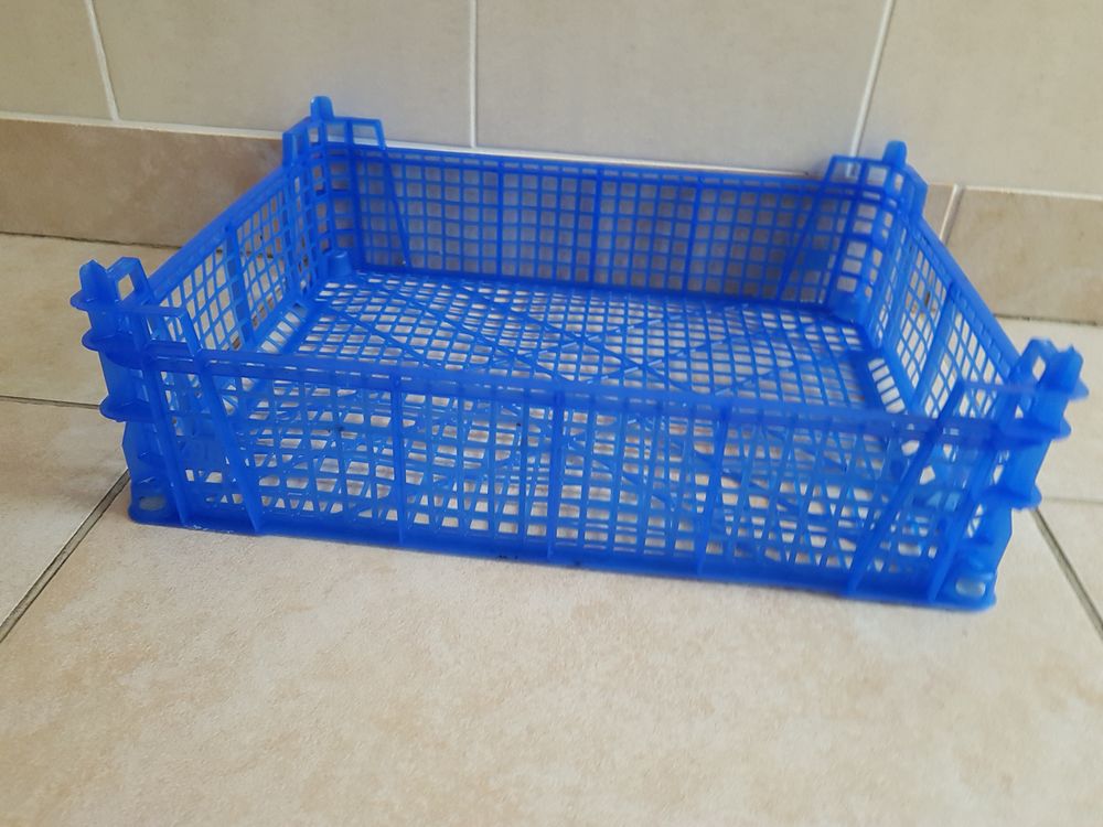 Caisse en plastique empilable
2 Ifs (14)