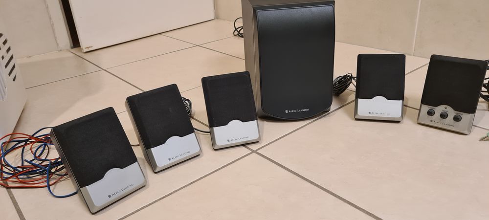 Caisson de basse et 5 satellites connexion jack 10 Vulaines-sur-Seine (77)