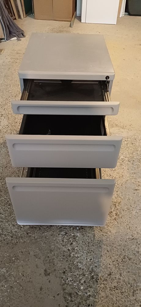 caisson de bureau HERMAN MILLER
50 La Balme-de-Sillingy (74)