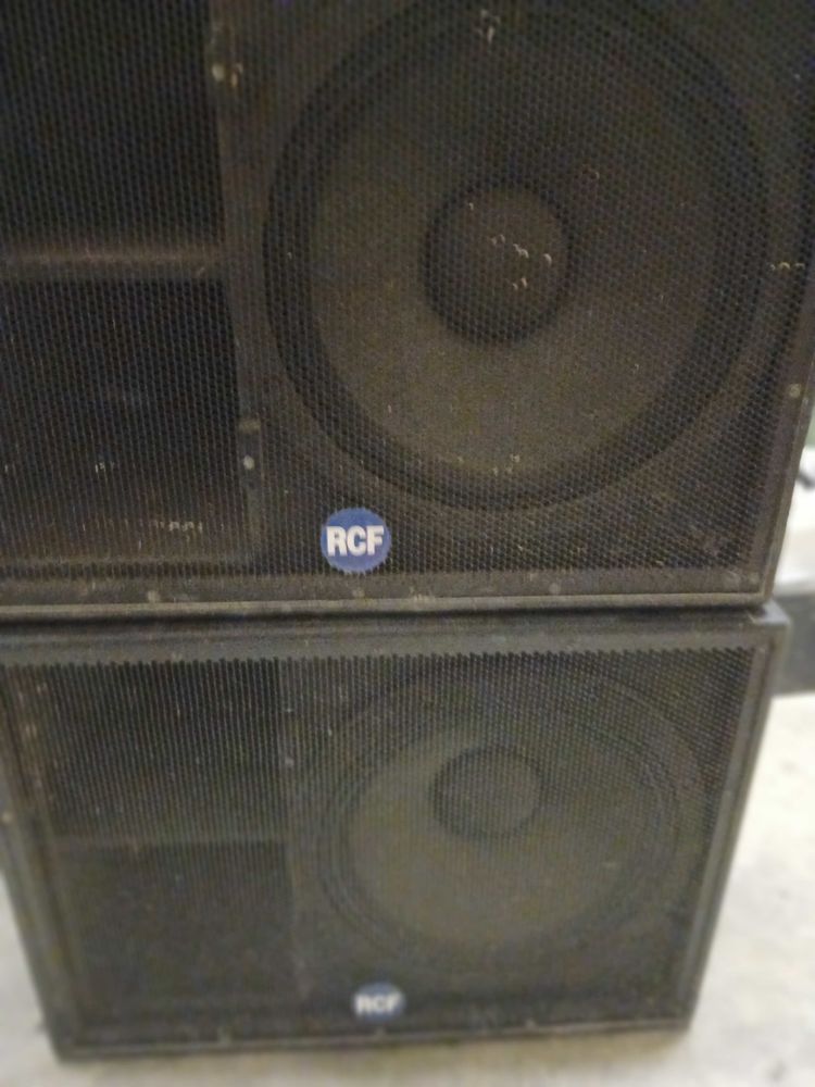 2 caissons de basse RCF esw1018 800 Condal (71)